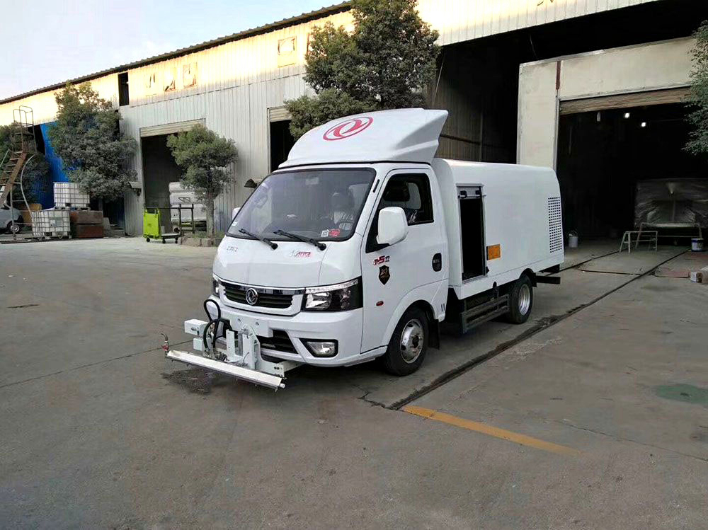 1.5立方 藍(lán)牌東風(fēng)途逸 路面清洗車 1.5立方 藍(lán)牌東風(fēng)途逸 路面清洗車