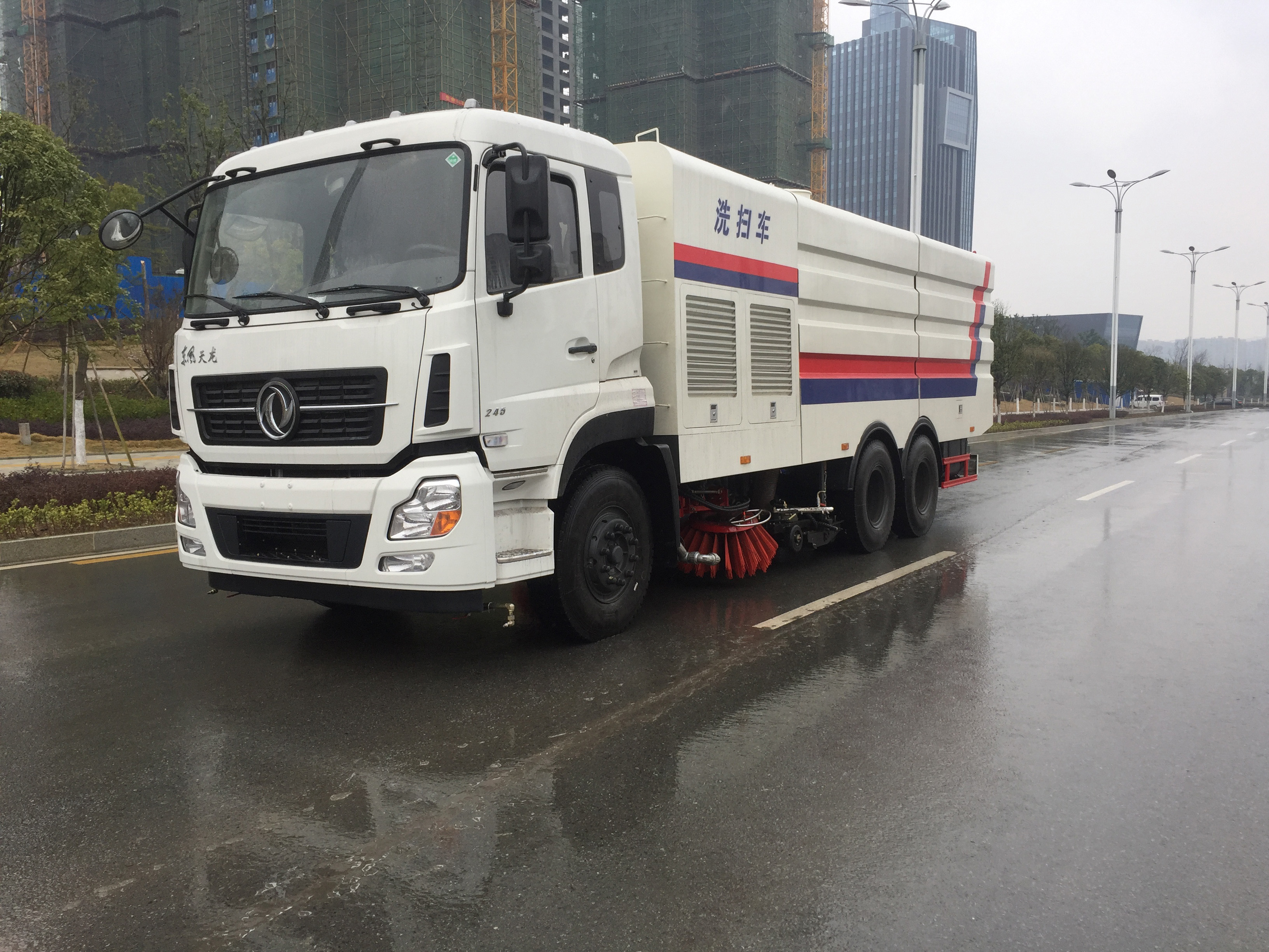 東風(fēng)天龍大型洗掃車 東風(fēng)天龍大型洗掃車