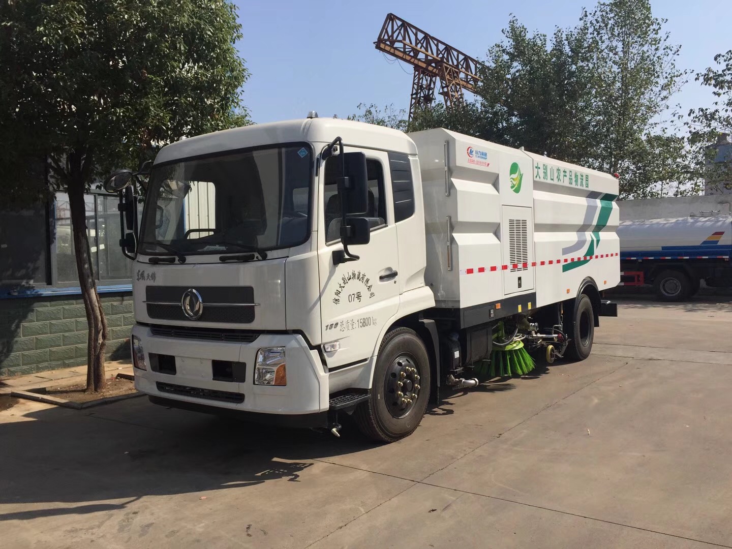 東風(fēng)天錦洗掃車7方塵箱/8.5方水箱 東風(fēng)天錦洗掃車7方塵箱/8.5方水箱