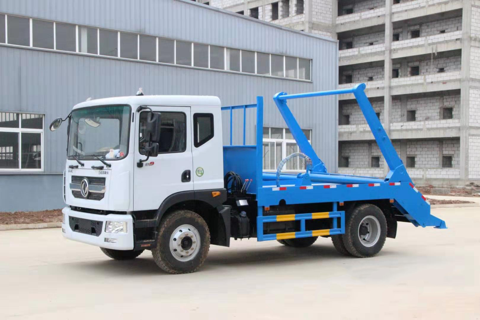 國六10立方東風D9 擺臂垃圾車 國六10立方東風D9 擺臂垃圾車